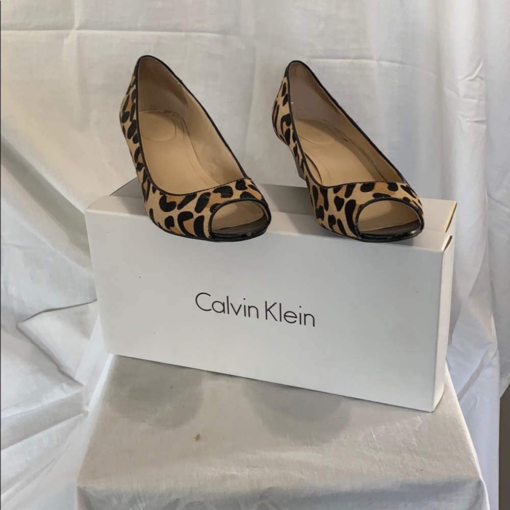 CalvinKlein size9 leopard ponyhair peep toe wedges